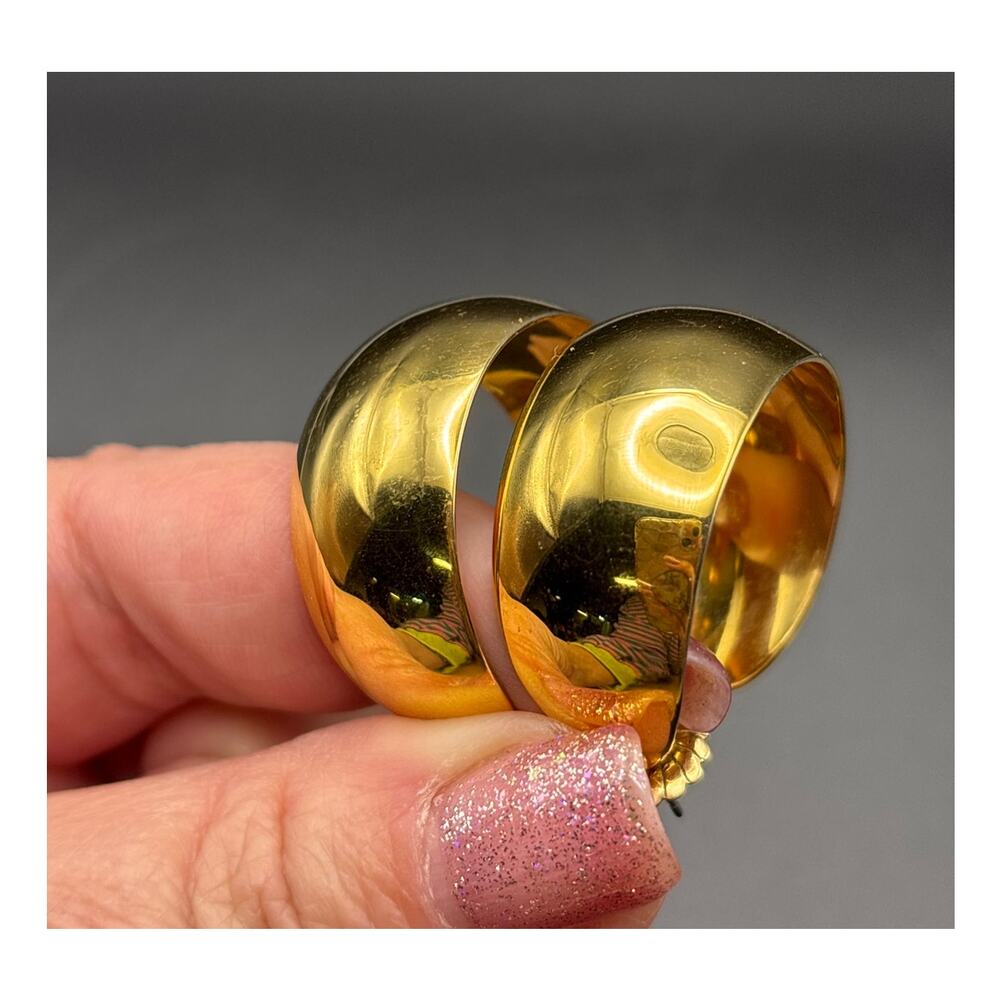 Chunky Lightweight Pierced MONET Gold Tone Hoop Earrings Fashion Jewelry 1980s